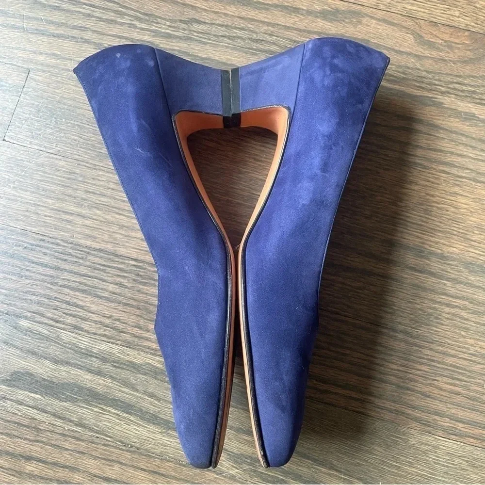 Authentic Vintage Salvatore Ferragamo Navy Blue suede pumps heels